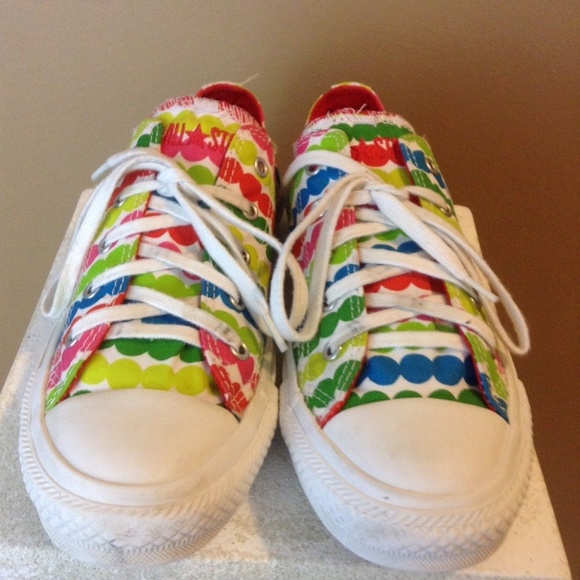 converse polka dot shoes